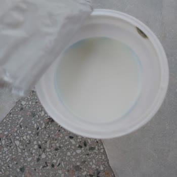 Sütaş Marka Ayranın İçi Küflü Çıktı Ve Tadı Bozuktu