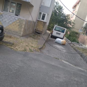 Türk Telekom Kabloları Tehlike Saçıyor