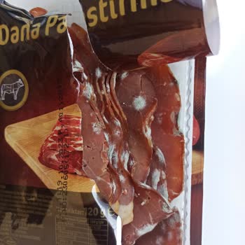 BİM'den Alınan Bozuk Ve Küflü Gıda Ürün