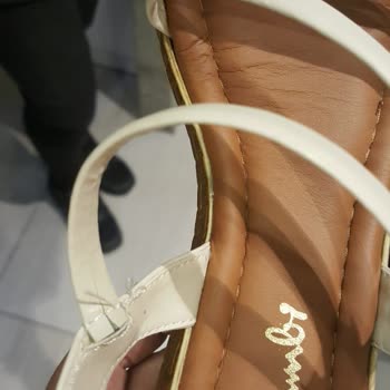 Bambi Ayakkabı İlk Kullanımda Bambi Sandaletin Bilek Bandı Koptu/bambi İlgisizliği