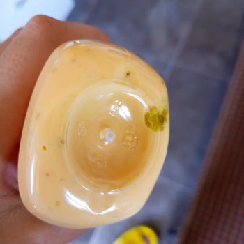 Tat Gıda Burger Sos İçerisinde Yeşil Bir Şey