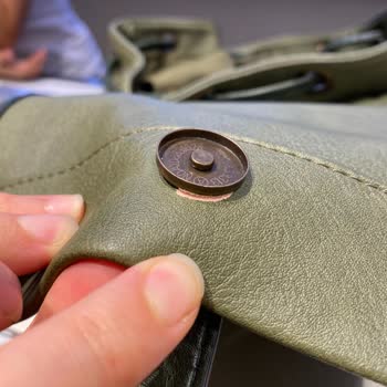 Derimod'dan Aldığım Sırt Çantası Kalitesiz