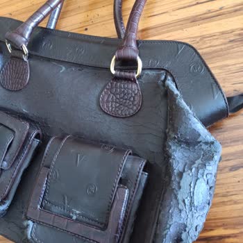 Vakko Deri Çanta Durduğu Yerde Paramparça Oldu