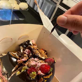 Doğan Yatağanlı Unlu Mamulleri Pastanın İçinde 1 Değil 2 Tane Kıl Çıktı