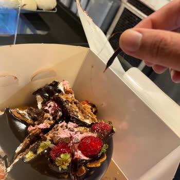 Doğan Yatağanlı Unlu Mamulleri Pastanın İçinde 1 Değil 2 Tane Kıl Çıktı