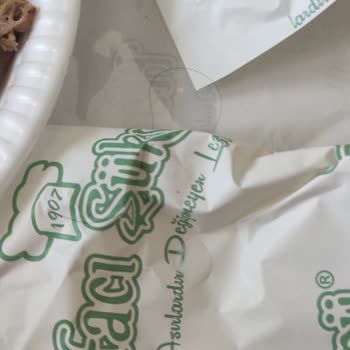 Hacı Şükrü Yemekten Saç Çıktı