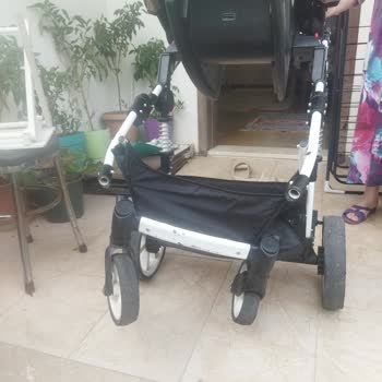 N11 Bebek Arabası Kırıldı