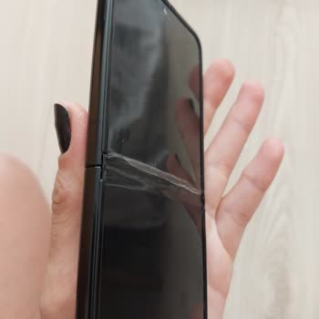 Samsung Z Flip 3 Katlanır Ekran Sorunu