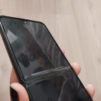 Samsung Z Flip 3 Katlanır Ekran Sorunu