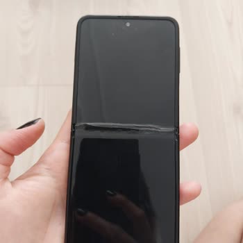 Samsung Z Flip 3 Katlanır Ekran Sorunu