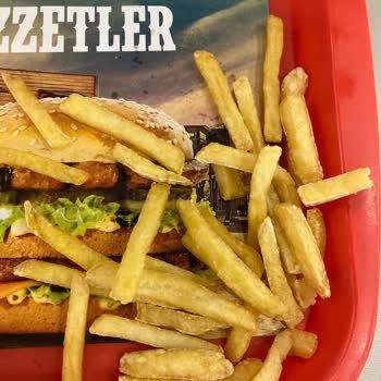 Saloon Burger Lezzetsizlik Ve Kalitesizlik