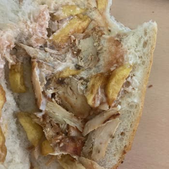 Çoban Katık Döner Tam Ekmek Olarak Görünen Döner Siparişimiz Yarım Ekmek Olarak Geldi