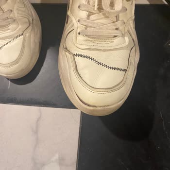 Guess Ayakkabılarda Açılma Var