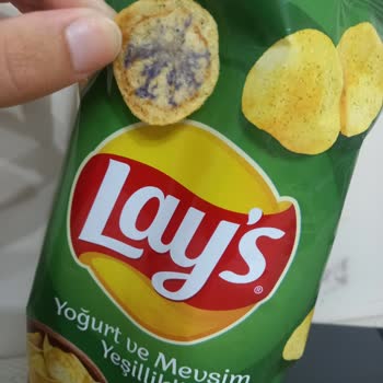 Lays Paketten Çıkan Cips Mor Renk Boyalı.