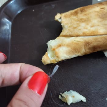 Domino's Pizza Plastik Cisim Çıktı
