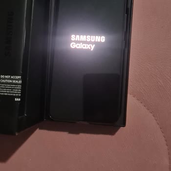 Hepsiburada Samsung Galaxy 22 Açılış Ekranında S22 Yazmaması