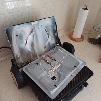 Korkmaz Mutfak Eşyaları Tost Makinem İlk Kullanımda Yandı