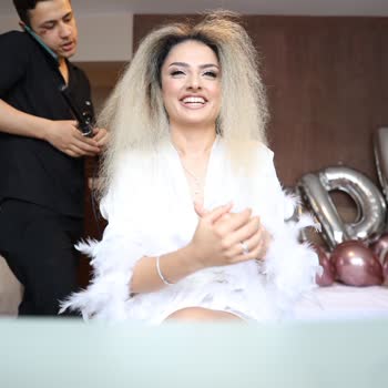 Müberya Sağlam Makeup Studio Islak Mendille Makyajını Temizle, Unutulmuş Fön Makinesi