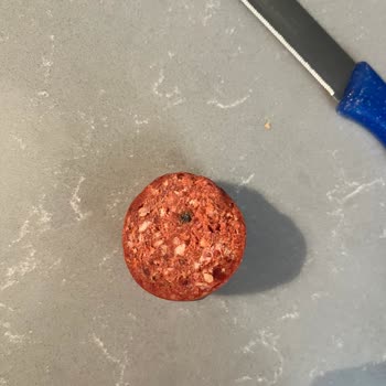 Güler Sucuğun İçinden Metal Parça