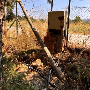 Gdz Elektrik Dağıtım Bakım Sonrası Telekom Direği Yıkıldı