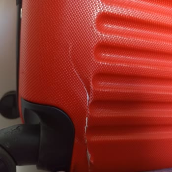 Havaist Kontrolsüz Uçuş Sonrası Kırılan Valizim İçin Geri Dönüş Bekliyorum