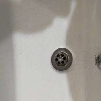 İdevit Kılcal Şekilde Çatlak