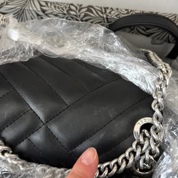 Matmazel Çanta Siyah Renk Veriyor, Ürünleri Kalitesiz