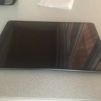 Apple / İpad (9. Nesil) Tabletin Yamulması