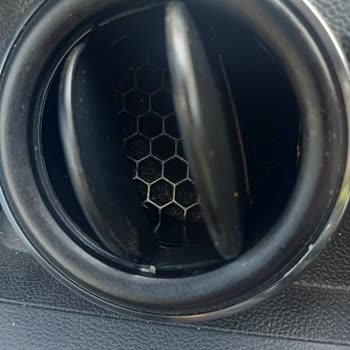 Dacia Duster Kalorifer Izgarası Çatlakları