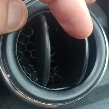 Dacia Duster Kalorifer Izgarası Çatlakları