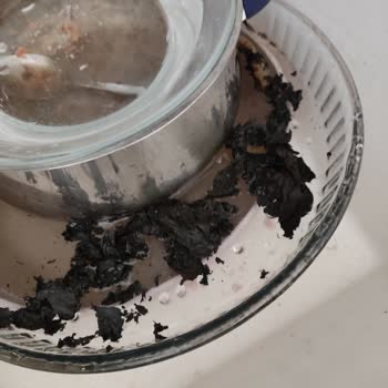 Sera Streç Film Pişirme Kağıdı Alev Aldı