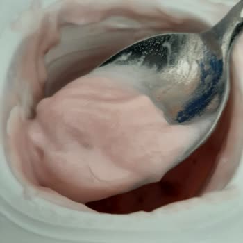 Danone Tikveşli Activia Yoğurta Hijyen Sorunu!