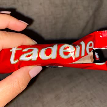 Tadelle Çikolatalar Paketi Açtım Rengi Beyaz Olmuş Bozuktu