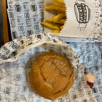 Packet Burger Beklentilerimi Karşılamayan Burger Deneyimi