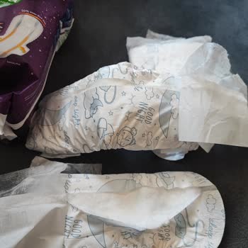 Molped İn En Alt Yapıştırma Kısmı Yırtık Pamuklar Dökülüyor