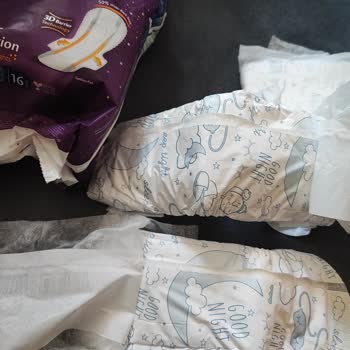 Molped İn En Alt Yapıştırma Kısmı Yırtık Pamuklar Dökülüyor