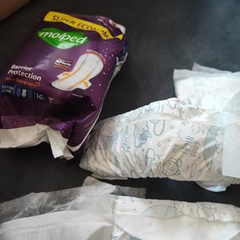 Molped İn En Alt Yapıştırma Kısmı Yırtık Pamuklar Dökülüyor