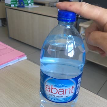 Abant Su Doğal Kaynak Suyu Şişesi Elimi Kesti