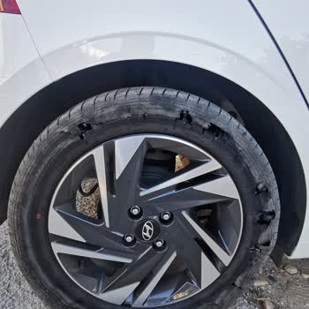 Rol Rent A Car Bildirimsiz Para Çekme Ve Lastik Ücret Tahsisi.