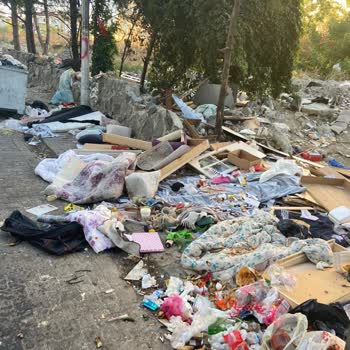 İBB - İstanbul Büyükşehir Belediyesi Esenyurt Belediyesinin Çöpleri Toplamaması