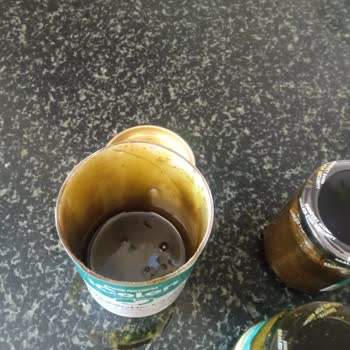 İcolon Türkiye Kavanozlar Açılmış Ve Ürünler Akmış