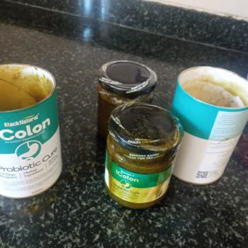 İcolon Türkiye Kavanozlar Açılmış Ve Ürünler Akmış