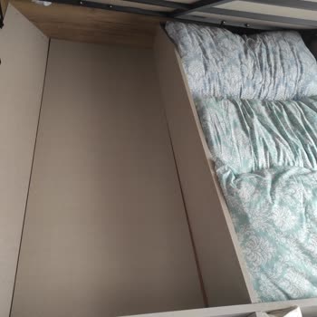 Vivense'den Aldığım Karyola Başlığı Çok Sert Ve Baza Olmadığı Ortaya Çıktı