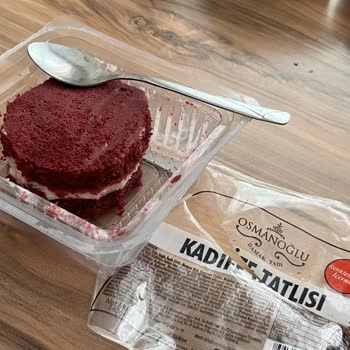 BİM Kadife Tatlısının Üstünde Tüy Var