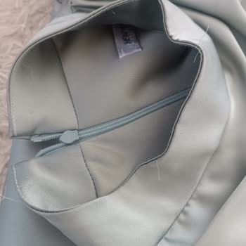 LilaMor  Giyim Sıfır Diye Aldığım Abiyenin Yerine Kullanılmış Eski Abiye Gönderildi.