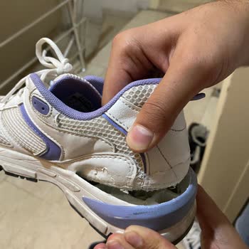 Pull And Bear'dan Almış Olduğum Ayakkabım Yırtıldı!