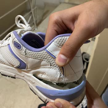 Pull And Bear'dan Almış Olduğum Ayakkabım Yırtıldı!