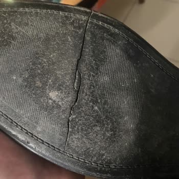 İnci Ayakkabıların Altı Deforme Oldu