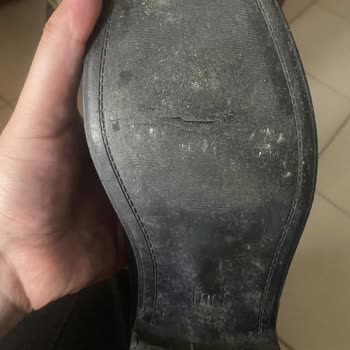 İnci Ayakkabıların Altı Deforme Oldu