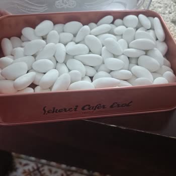 Şekerci Cafer Erol Bayat Badem Şekeri